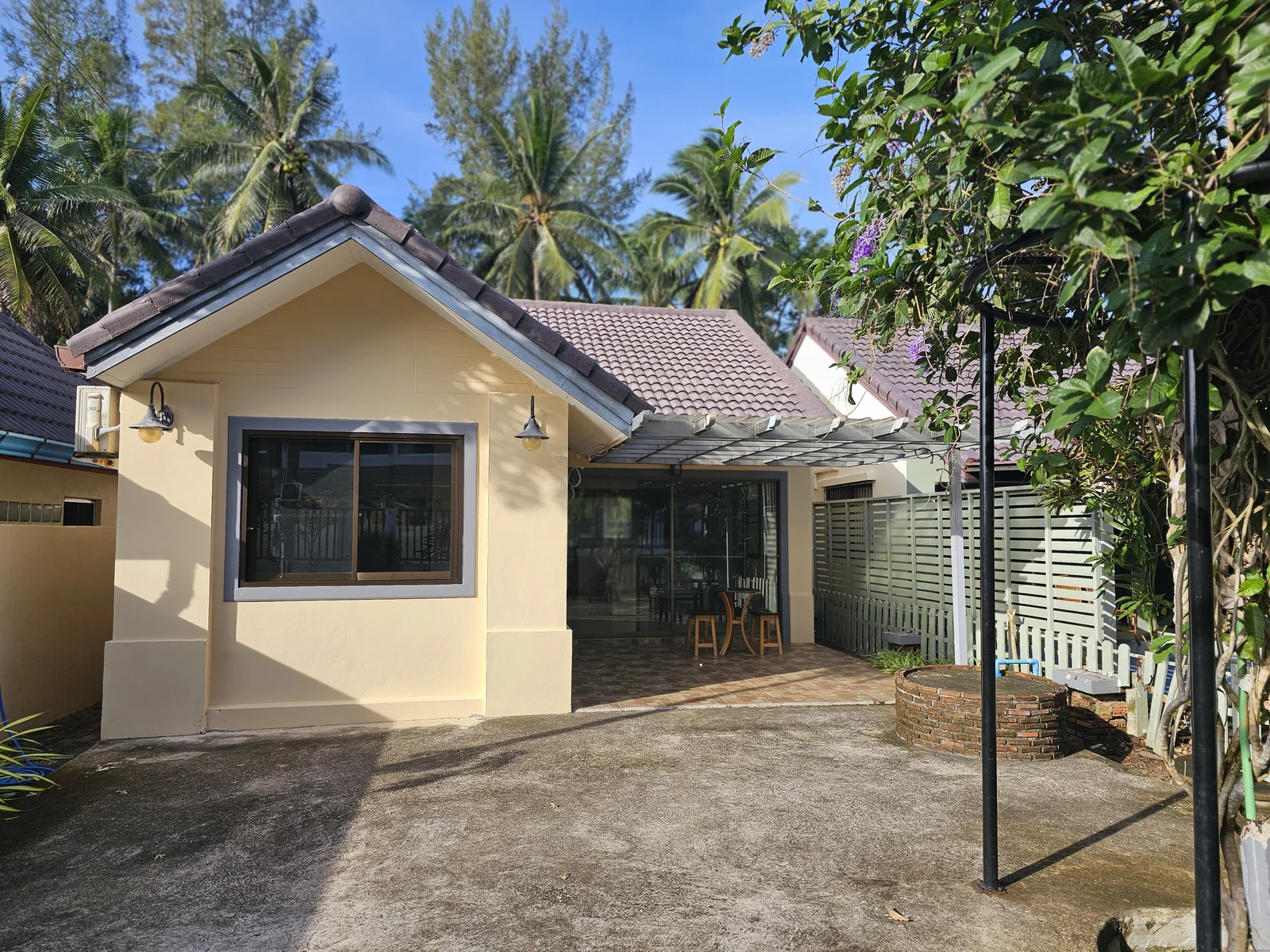 Golden Sea House